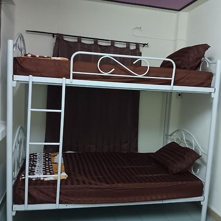 Hug Glur House Tour And Hostel (Adults Only) Chiang Mai Extérieur photo