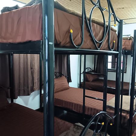 Hug Glur House Tour And Hostel (Adults Only) Chiang Mai Extérieur photo