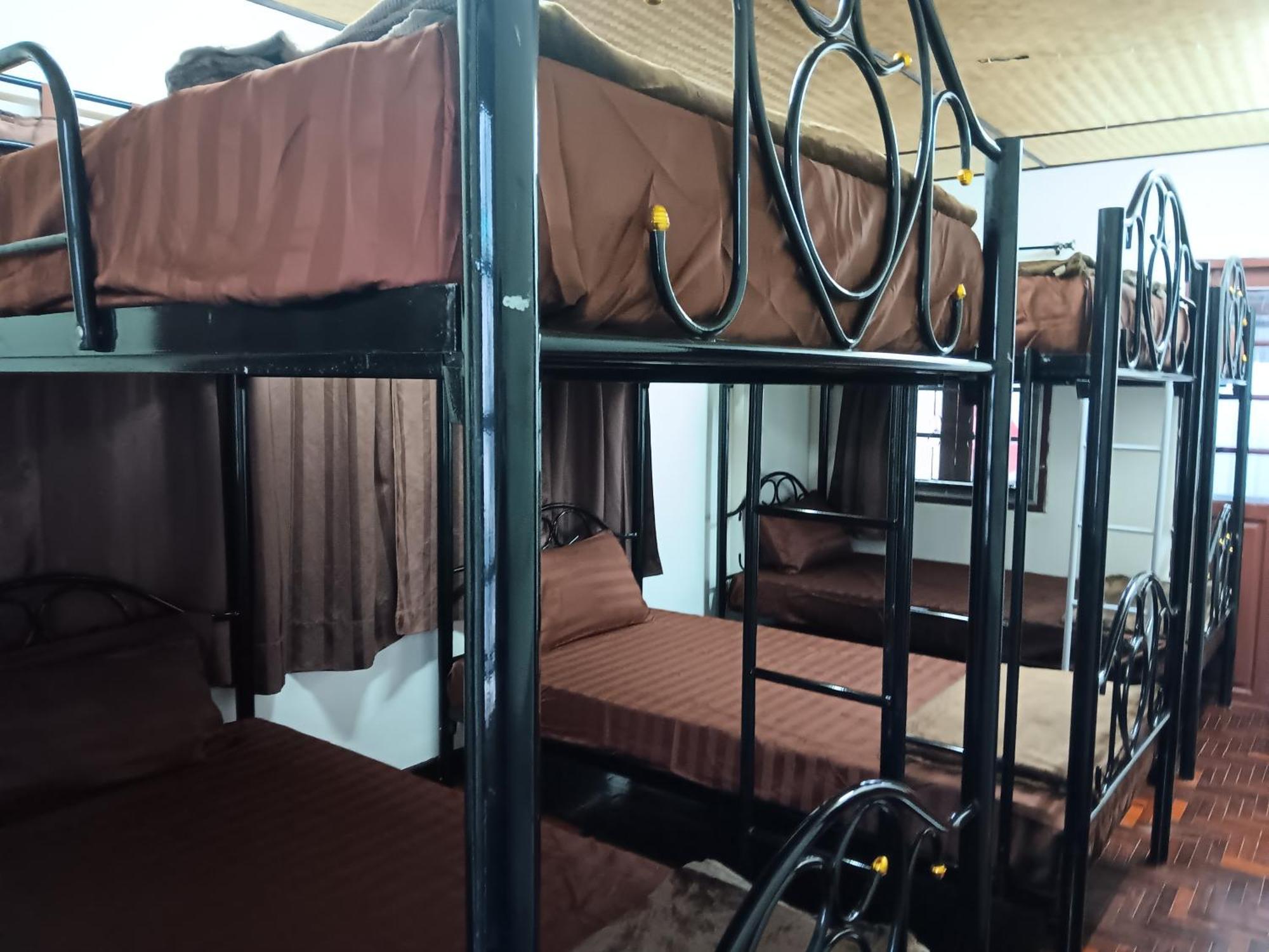 Hug Glur House Tour And Hostel (Adults Only) Chiang Mai Extérieur photo