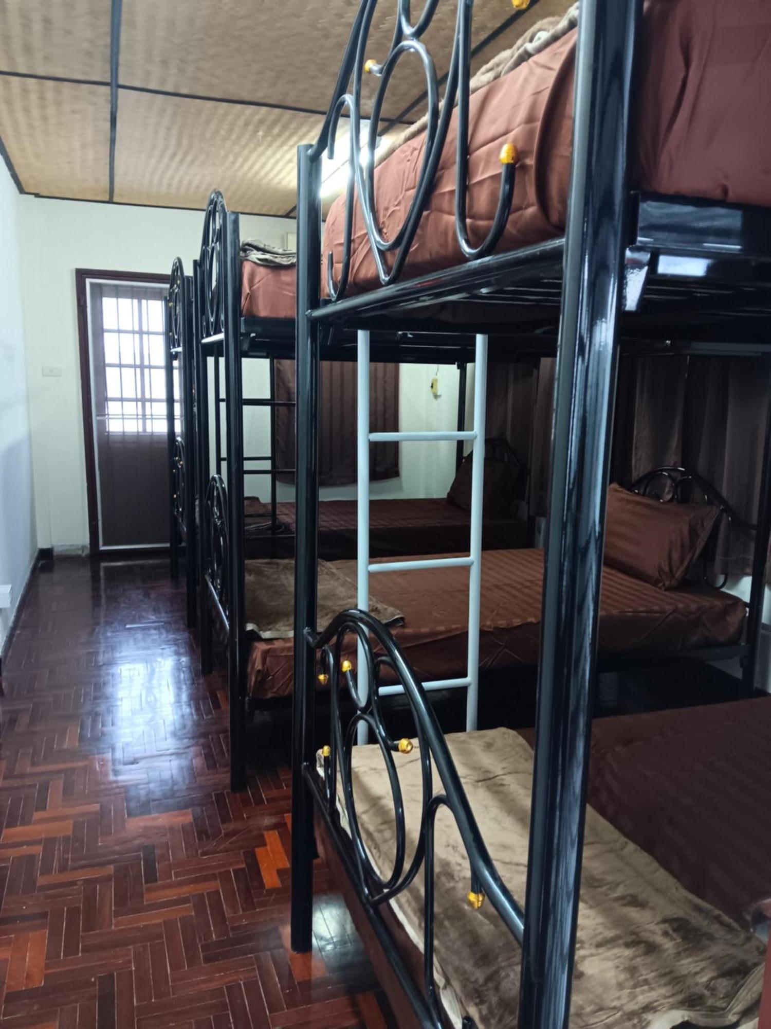 Hug Glur House Tour And Hostel (Adults Only) Chiang Mai Extérieur photo
