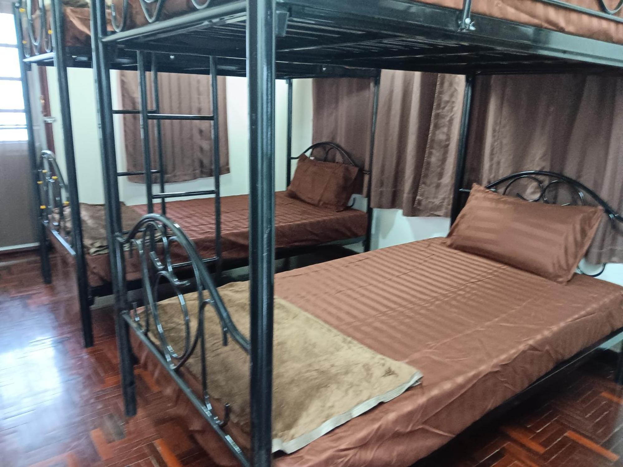 Hug Glur House Tour And Hostel (Adults Only) Chiang Mai Extérieur photo
