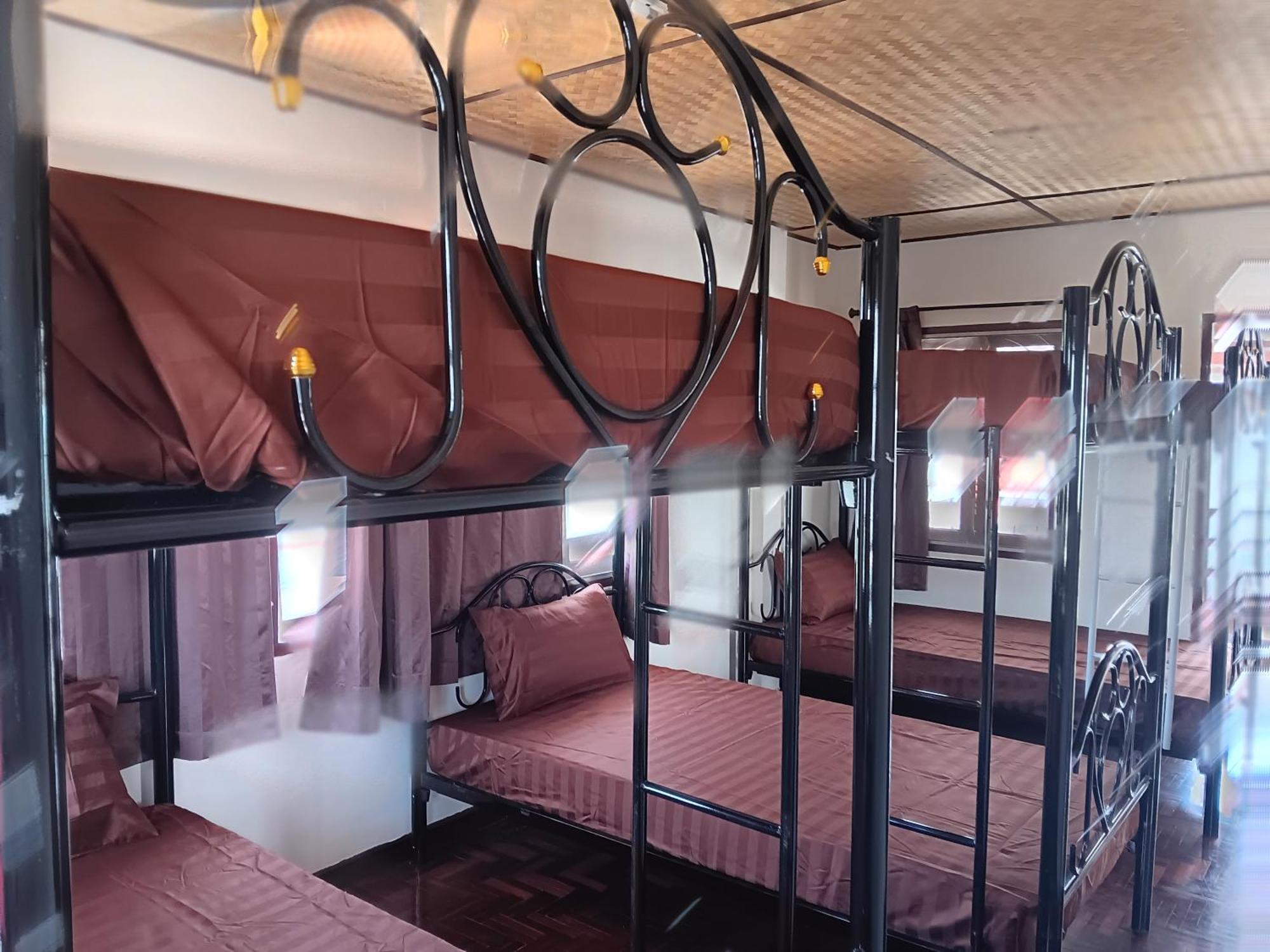 Hug Glur House Tour And Hostel (Adults Only) Chiang Mai Extérieur photo