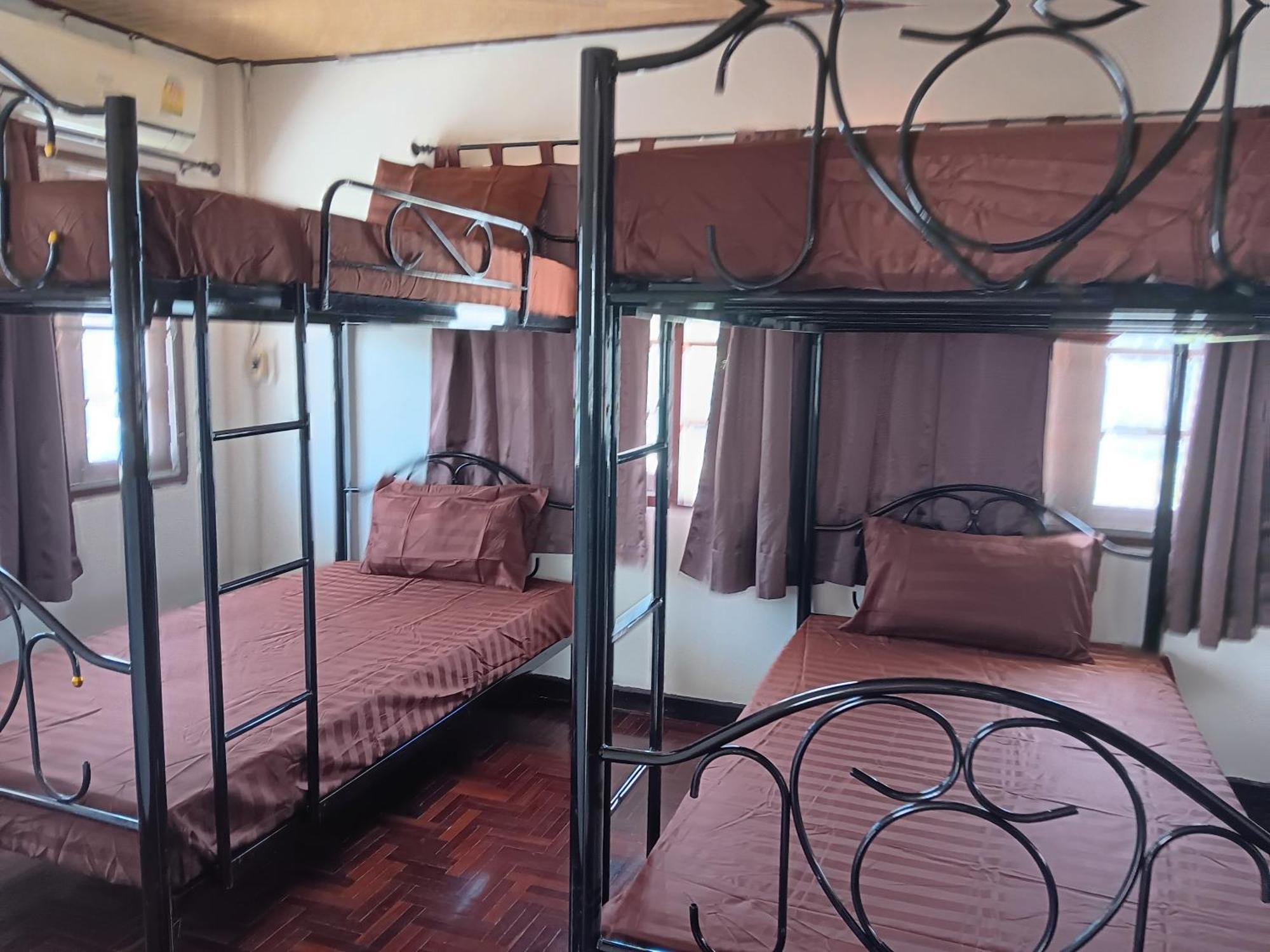 Hug Glur House Tour And Hostel (Adults Only) Chiang Mai Extérieur photo