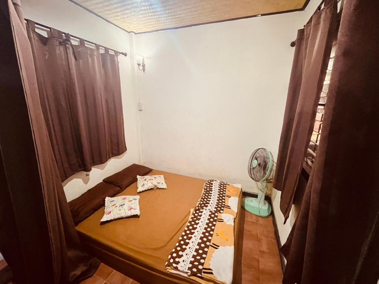 Hug Glur House Tour And Hostel (Adults Only) Chiang Mai Extérieur photo