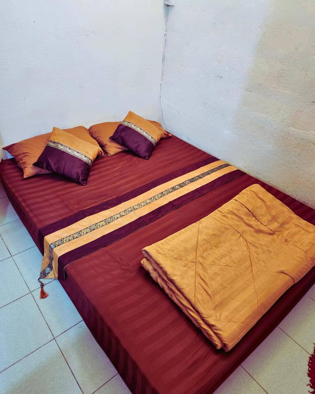 Hug Glur House Tour And Hostel (Adults Only) Chiang Mai Extérieur photo