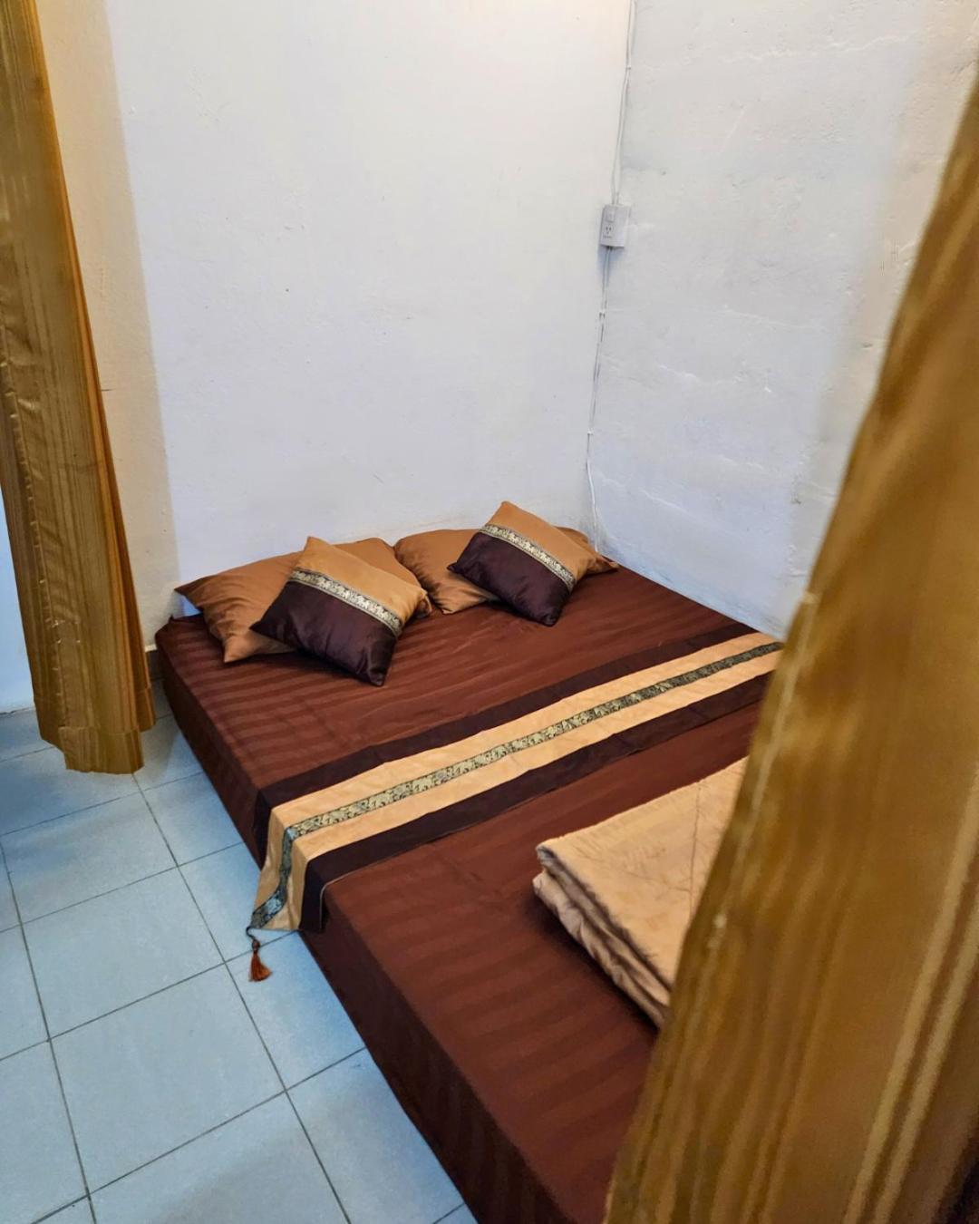 Hug Glur House Tour And Hostel (Adults Only) Chiang Mai Extérieur photo
