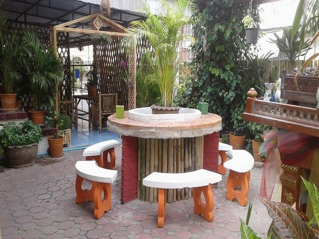 Hug Glur House Tour And Hostel (Adults Only) Chiang Mai Extérieur photo
