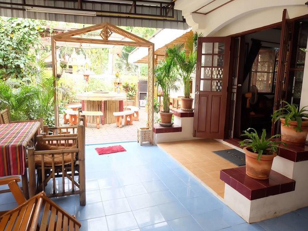 Hug Glur House Tour And Hostel (Adults Only) Chiang Mai Extérieur photo